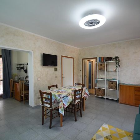 Appartamenti Oleandro - Giardini, Terrazze E Posti Auto Marina di Campo Exterior foto