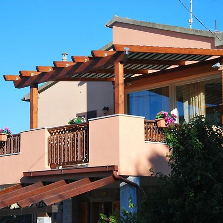 Appartamenti Oleandro - Giardini, Terrazze E Posti Auto Marina di Campo Exterior foto